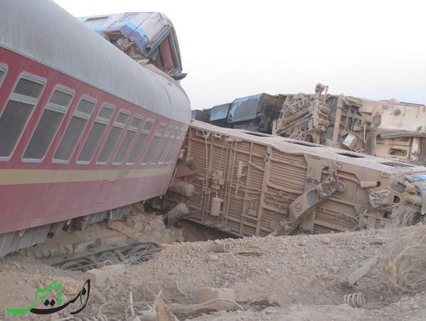 اولین عکس ها از خروج قطار مشهد یزد از ریل